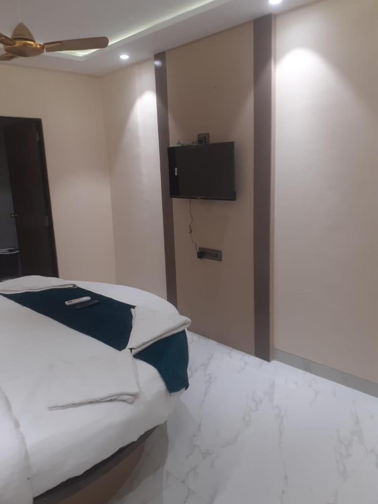 Dolphin Residency 2*